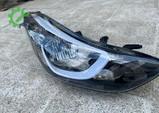 Hyundai Elantra Sağ Ön Far 92102-3X210 çıkma parça