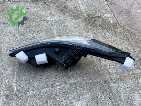 Hyundai Elantra Sağ Ön Far 92102-3X420 çıkma parça