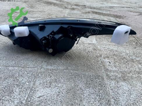 Hyundai Elantra Sağ Ön Far 92102-3X420 çıkma parça