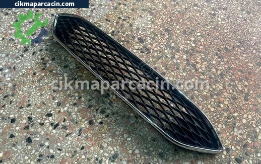 Ford Focus Ön Panjur çıkma parça
