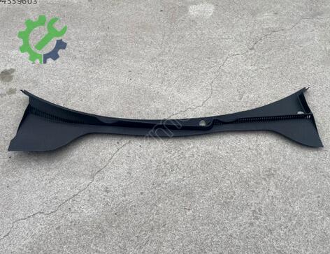 Volkswagen Golf Cam Önü Izgarası 1K1819415B çıkma parça