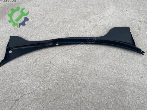 Volkswagen Golf Cam Önü Izgarası 1K1819415B çıkma parça