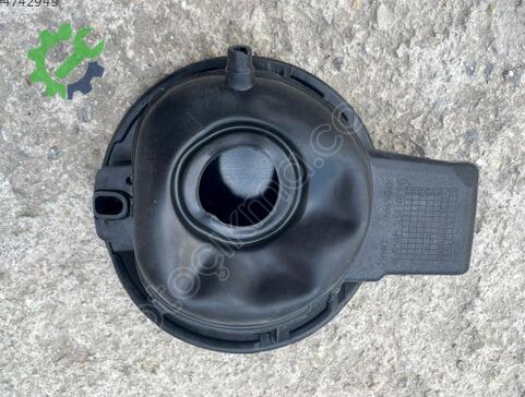 Volkswagen Golf Depo Kapağı 5K6809857C çıkma parça