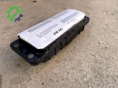Volkswagen Golf Sağ Şasi 3G0880204 çıkma parça