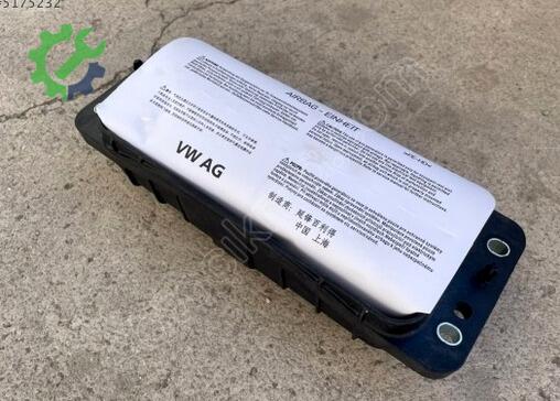 Volkswagen Golf Sağ Şasi 3G0880204 çıkma parça