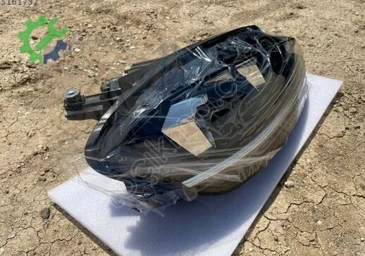Volkswagen Golf Sağ Ön Far 5G1941006D çıkma parça