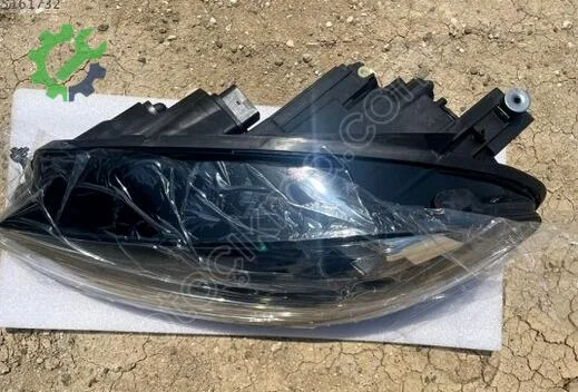 Volkswagen Golf Sağ Ön Far 5G1941006D çıkma parça