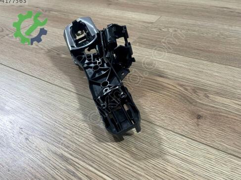 Volkswagen Golf Kapı Menteşesi 5H1837811D çıkma parça