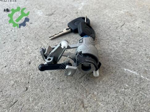 Volkswagen Golf Bagaj Kilidi 1J6827297G çıkma parça