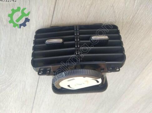 Volkswagen Golf Havalandırma Izgaraları 1K0819203 çıkma parça