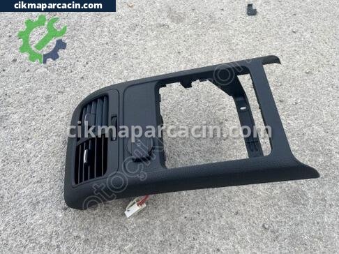 Volkswagen Jetta Kalorifer Izgarası çıkma parça