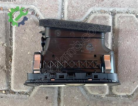 Volkswagen Jetta Havalandırma Izgaraları 5C6819062 çıkma parça
