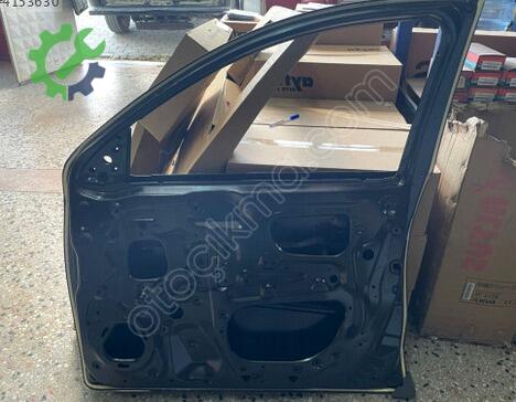Mitsubishi L200 Sağ Ön Kapı 5700B794 çıkma parça
