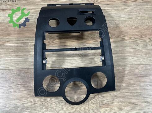Renault Megane Teyp Çerçevesi 8200178630 çıkma parça