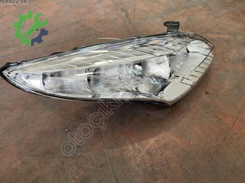 Renault Megane Sağ Ön Far 260108719R çıkma parça
