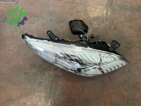 Renault Megane Sağ Ön Far 260108719R çıkma parça