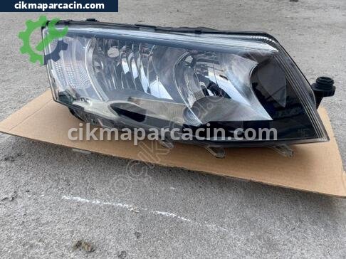 Skoda Octavia Sağ Ön Far çıkma parça
