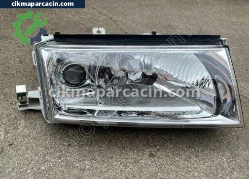 Skoda Octavia Sağ Ön Far çıkma parça