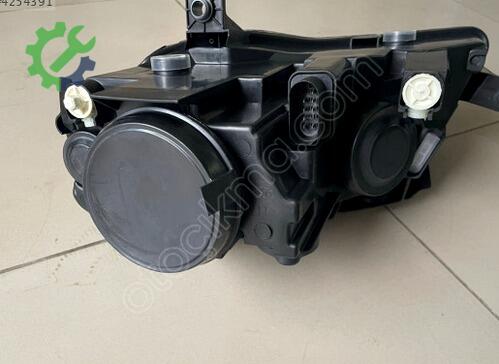 Volkswagen Passat Sağ Ön Far 3C0941006J çıkma parça