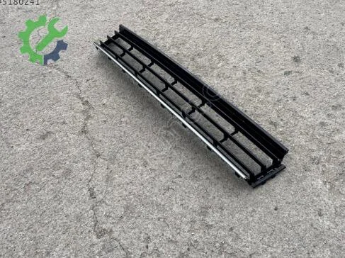 Volkswagen Passat Tampon Izgarası 3AA853671A çıkma parça