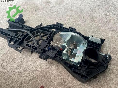 Volkswagen VW CC Sağ Kapı Kilidi 3C0837886J çıkma parça