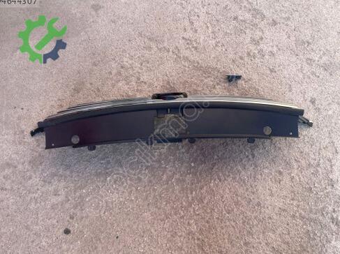 Volkswagen Passat Ön Panjur 3G0853651BL çıkma parça