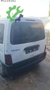 Peugeot partner arka bagaj kapağı araçtan sökme