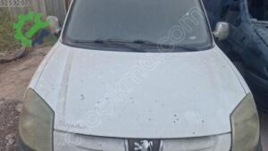 Peugeot partner ön kaput araçtan sökme