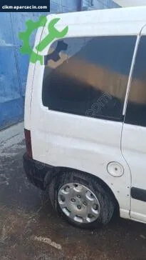 Peugeot Partner Sağ Arka Çamurluk çıkma parça
