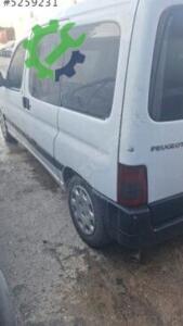 Peugeot partner sağ ön kapı dolu araçtan sökme