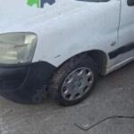 Peugeot partner sol ön çamurluk araçtan sökme