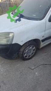Peugeot partner sol ön çamurluk araçtan sökme