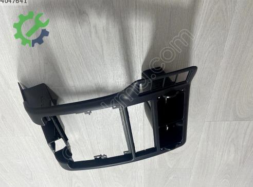 Volkswagen Polo Teyp Çerçevesi 6N1858069A çıkma parça