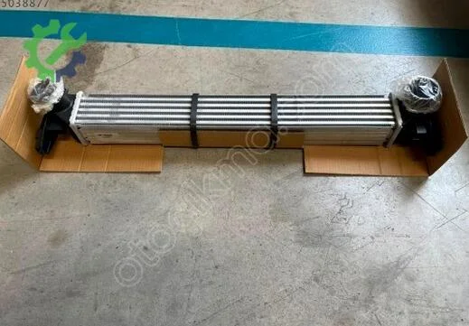 Volkswagen Polo Intercooler Radyatörü 6R0145805E çıkma parça