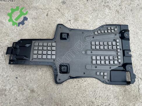 Audi Q7 Alt Muhafaza 7L8825231A çıkma parça