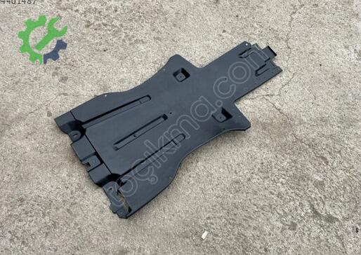 Audi Q7 Alt Muhafaza 7L8825231A çıkma parça