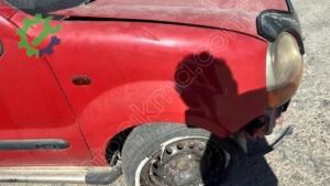 Renault Kangoo sağ çamurluk araçtan sökme