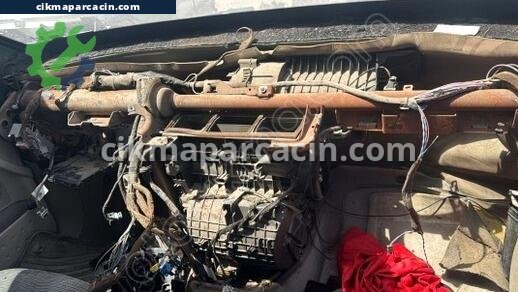 Renault Megane Göğüslük çıkma parça