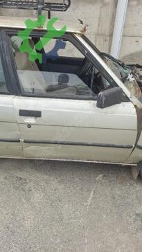 Renault R 9 Sağ Ön Kapı çıkma parça