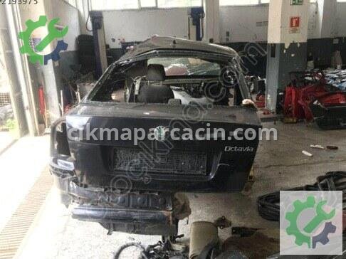 Skoda Octavia Bagaj Kapağı 1Z5827025 çıkma parça