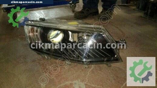 Skoda Octavia Sağ Ön Far çıkma parça