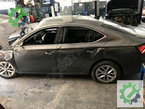 Skoda Octavia Sol Konsol 5E3810125A çıkma parça