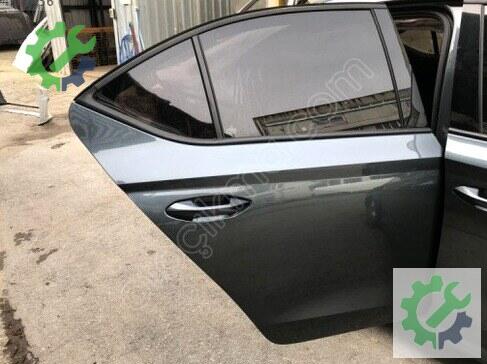 Skoda Octavia Sağ Arka Kapı 5E6833052 çıkma parça