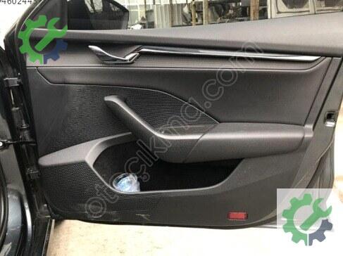 Skoda Octavia Sağ Ön Kapı 5E3831052 çıkma parça