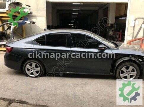 Skoda Octavia Sağ Ön Kapı 5E3831052 çıkma parça