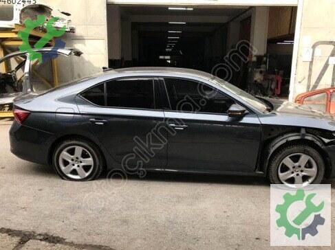 Skoda Octavia Sağ Ön Kapı 5E3831052 çıkma parça