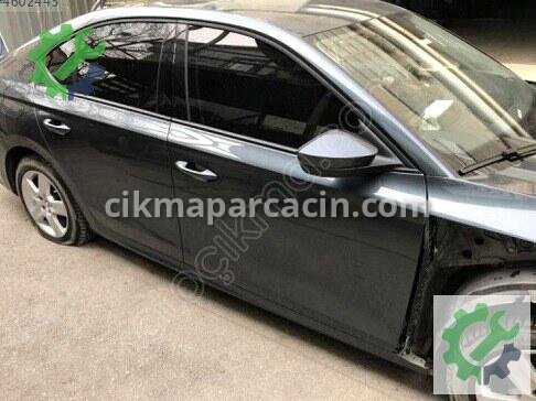 Skoda Octavia Sağ Ön Kapı 5E3831052 çıkma parça