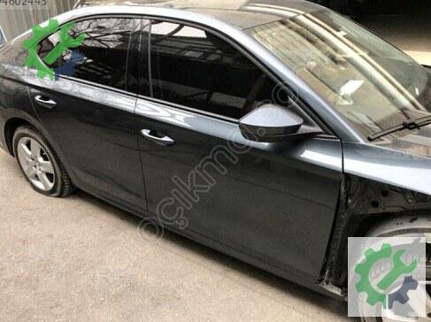 Skoda Octavia Sağ Ön Kapı 5E3831052 çıkma parça