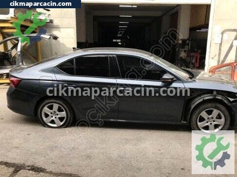 Skoda Octavia Sağ Arka Çamurluk çıkma parça