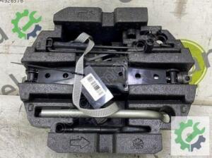 SKODA OCTAVİA 2021 2025 STEPNE KÖPÜĞÜ VE KRİKO SETİ 5E3012115A